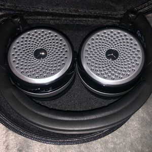 Mercedes Benz wireless headphones for rear entertainment
